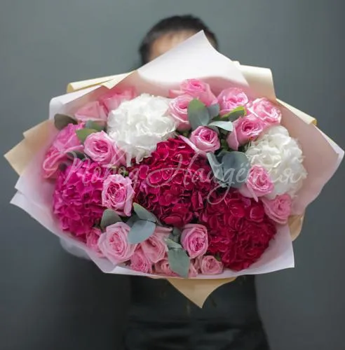 Букеты с ГОРТЕНЗИЯМИ Букет Вишневый пунш