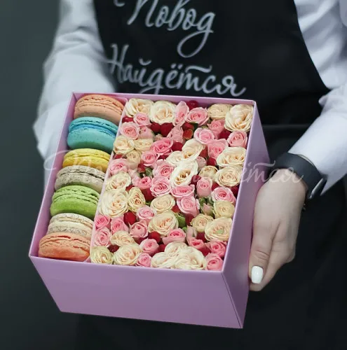 Коробки с макарун Корзина Сладкий комплимент