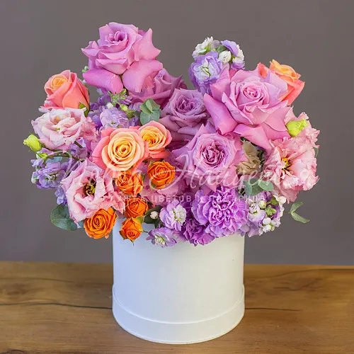 Цветы в шляпной коробке Корзина Нежная муза