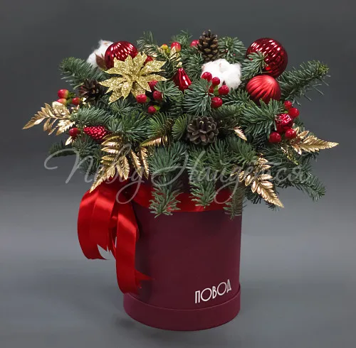 Цветы в шляпной коробке Корзина Новогодний шарм