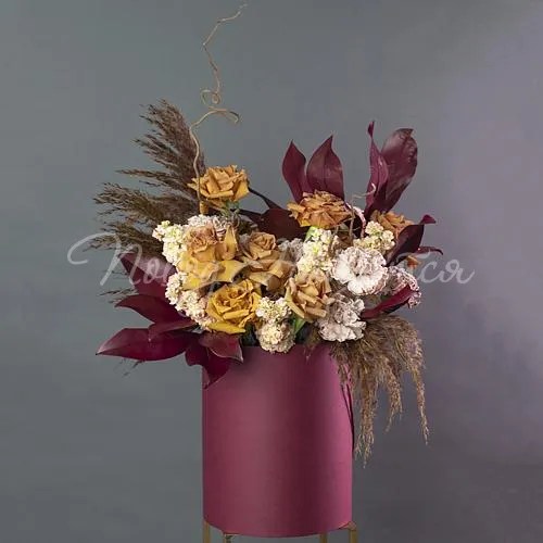 Цветы в шляпной коробке Корзина Виски Сауэр