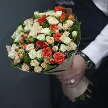 Кустовые розы Букет Мой Комплимент