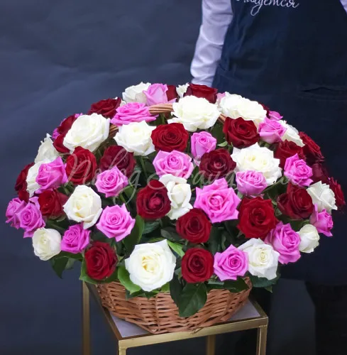 Розы в корзинах Корзина Родос