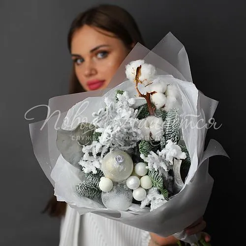 Новогодние композиции Цветочная композиция Морозная вьюга