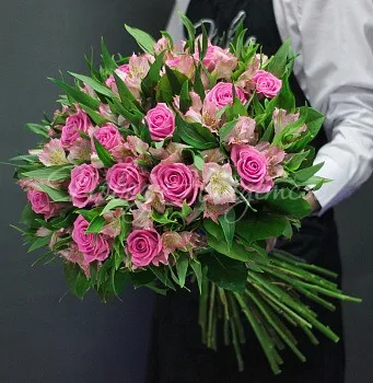 Цветы Букет Воздушный поцелуй с альстромерией