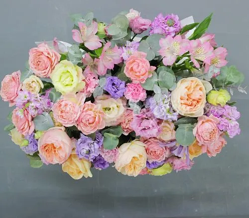 Цветы в шляпной коробке Корзина Созвездие любви