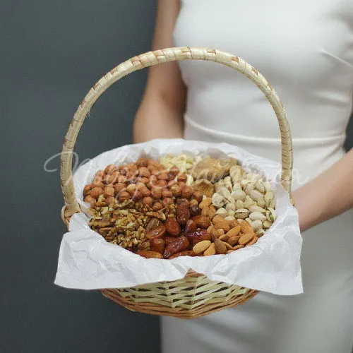 Мужские подарочные корзины Корзина орехов