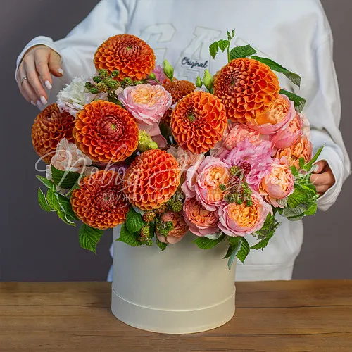 Цветы в шляпной коробке Корзина Сливочная меренга