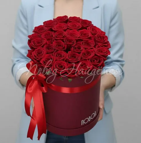 Цветы в шляпной коробке Корзина Мадам Ред