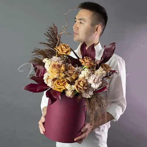 Цветы в шляпной коробке Корзина Виски Сауэр