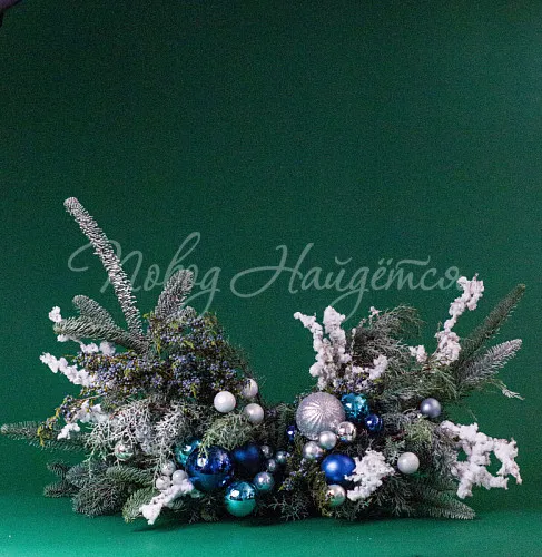 Новогодние композиции Цветочная композиция Зимний дворец