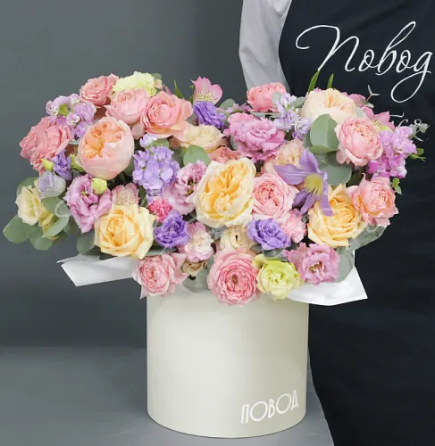 Цветы в шляпной коробке Корзина Созвездие любви