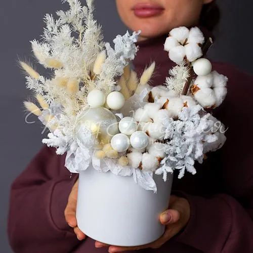 Новогодние композиции Цветочная композиция Снежная красавица