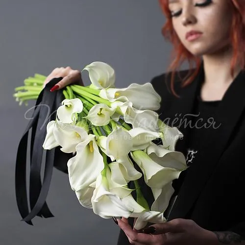 Траурные композиции Букет Траурный букет №19