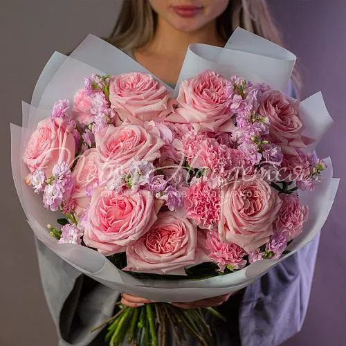 Пионовидные розы Букет Зимний сон