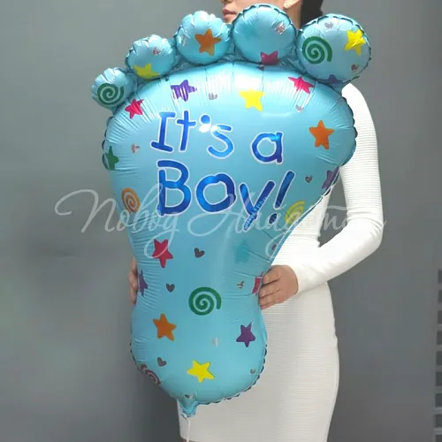 Рождение мальчика Ступня мальчика