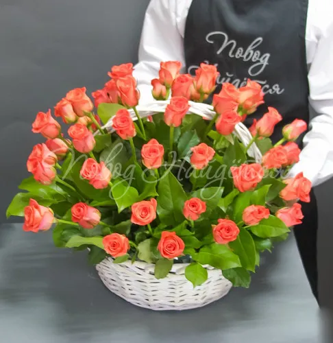 Розы в корзинах Корзина Браво