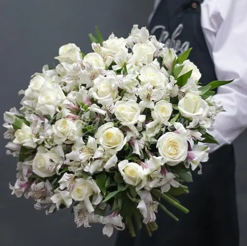 РОЗЫ Букет Снежная королева