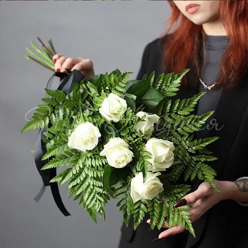 Траурные композиции Букет Траурный букет №10