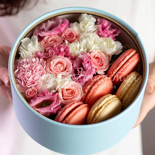 Коробки с макарун Корзина Завтрак в Сочи