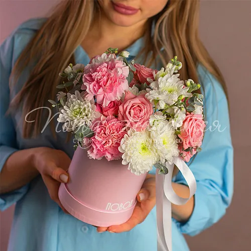 Цветы в шляпной коробке Корзина Галант