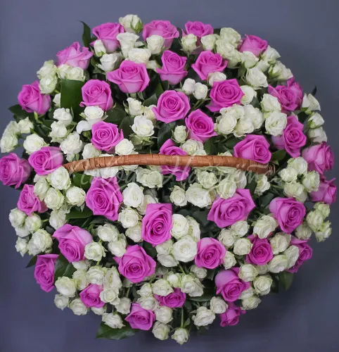 Розы в корзинах Корзина Роттердам