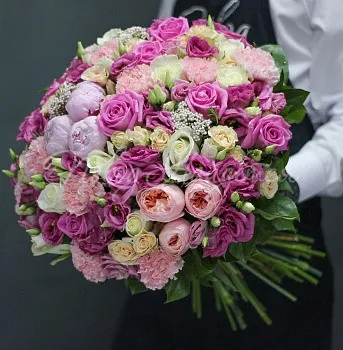 Пионовидные розы Букет Ключ от сердца