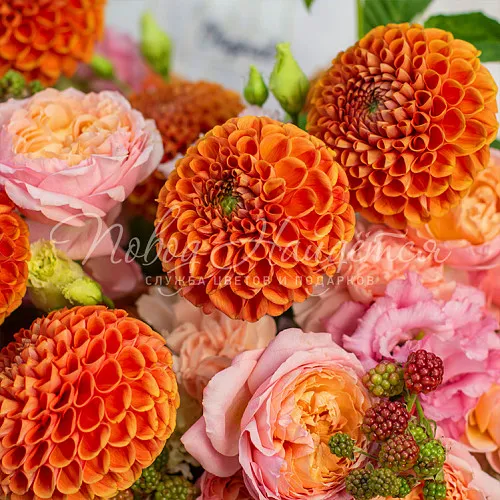 Цветы в шляпной коробке Корзина Сливочная меренга