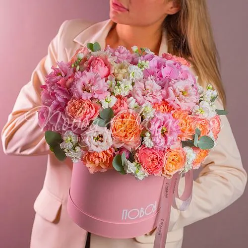 Цветы в шляпной коробке Корзина Рушана