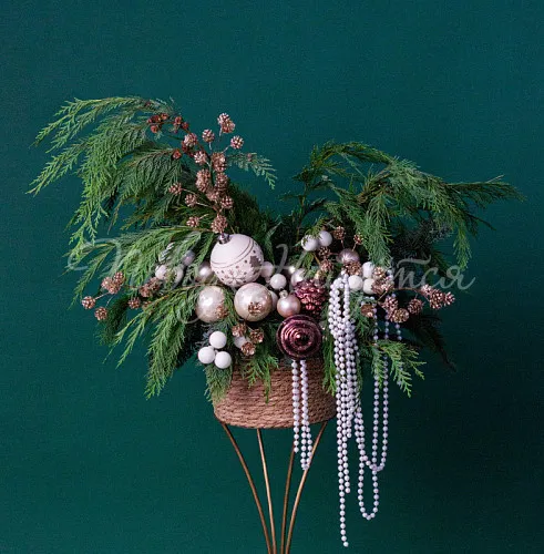 Новогодние композиции Цветочная композиция Аромат праздника