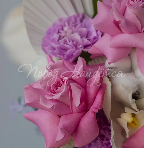 Цветы в шляпной коробке Корзина Багратиони