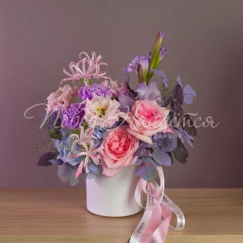 Цветы в шляпной коробке Корзина Внезапная встреча