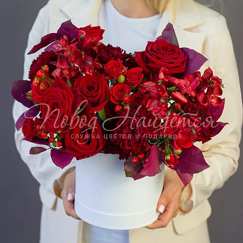 Цветы в шляпной коробке Корзина Всё о любви