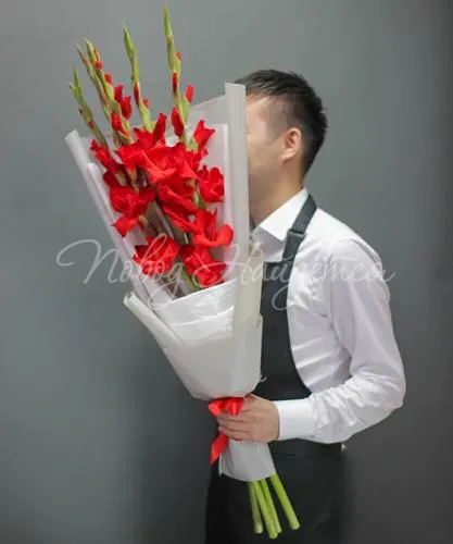 ГЛАДИОЛУСЫ Букет Удивительная