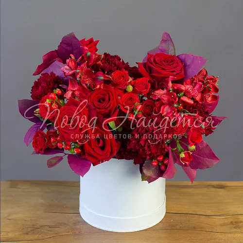 Цветы в шляпной коробке Корзина Всё о любви