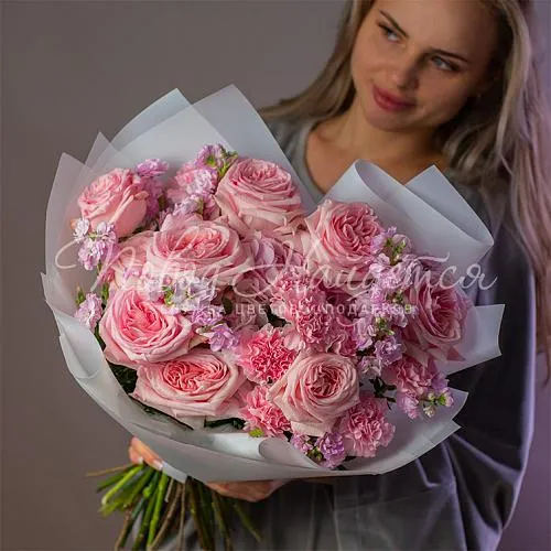 Пионовидные розы Букет Зимний сон