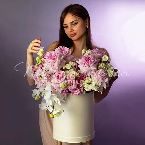 Цветы в шляпной коробке Корзина Саманта