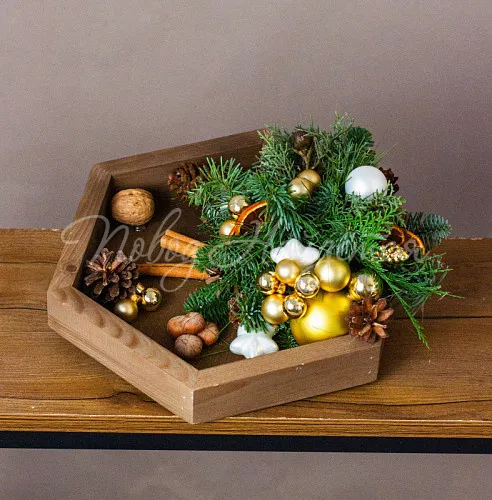 Новогодние композиции Цветочная композиция Новогодние игрушки