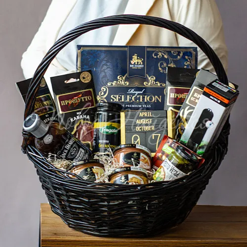 Мужские подарочные корзины Деликатесный гигант