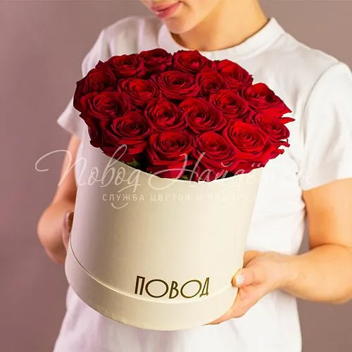 Розы в коробке Корзина Красивая мелодия