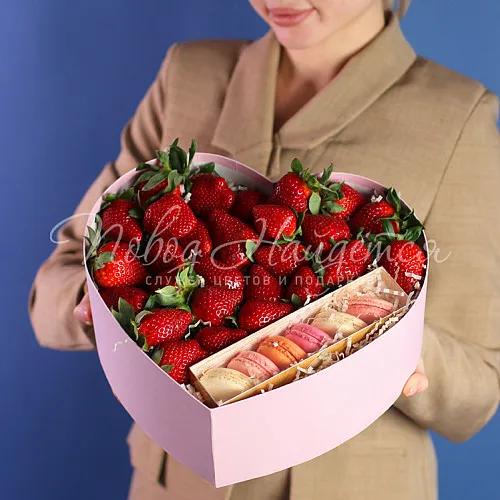 Подарочные корзины Корзина Клубнично