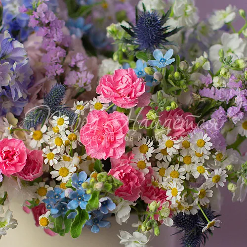 Цветы в шляпной коробке Корзина Драгоценное время