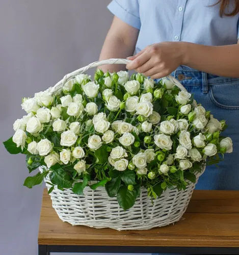 Розы в корзинах Корзина Бенефис