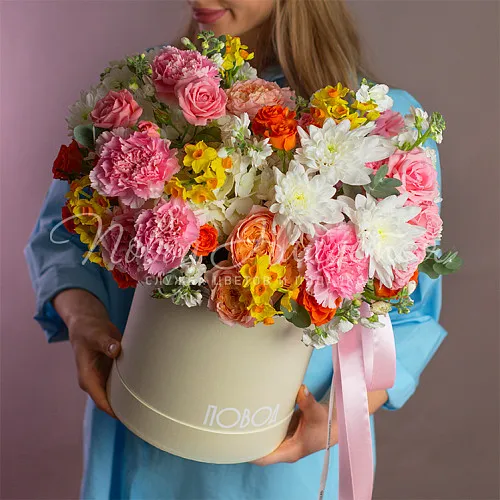 Цветы в шляпной коробке Корзина Яркие грезы