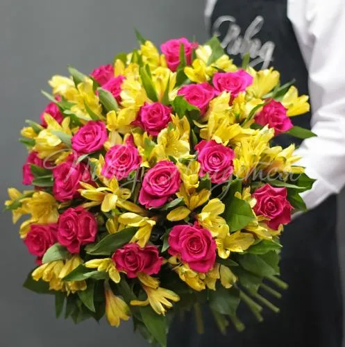 РОЗЫ Букет Радостный