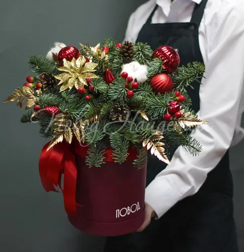 Цветы в шляпной коробке Корзина Новогодний шарм