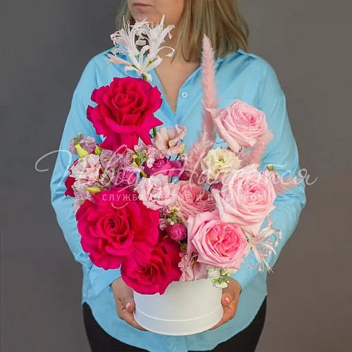 Цветы в шляпной коробке Корзина Нежные намёки