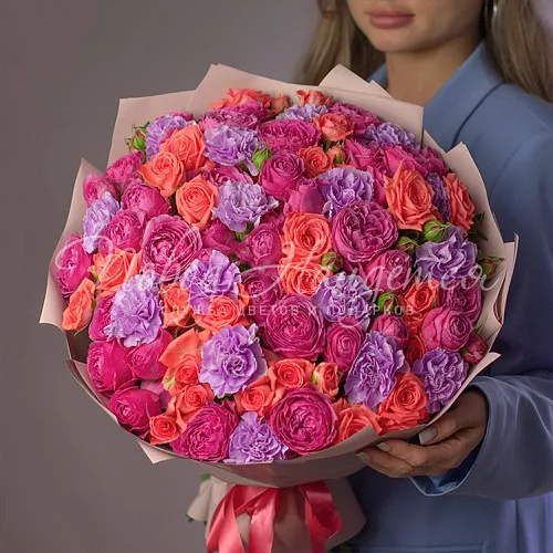 Пионовидные розы Букет Черничные ночи