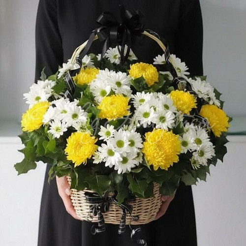 Траурные композиции Букет Траурная корзина №7