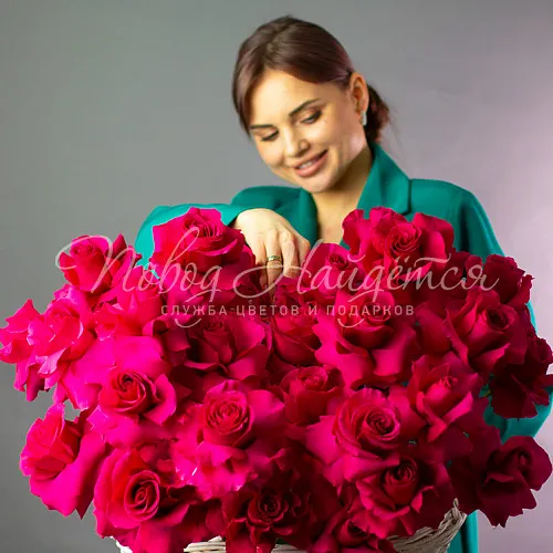 Розы в корзинах Корзина Горячая красотка